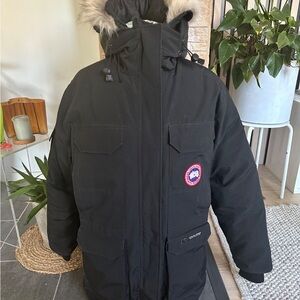 Canada Goose Black Puffer Jacket with Fur Hood❄️❄️